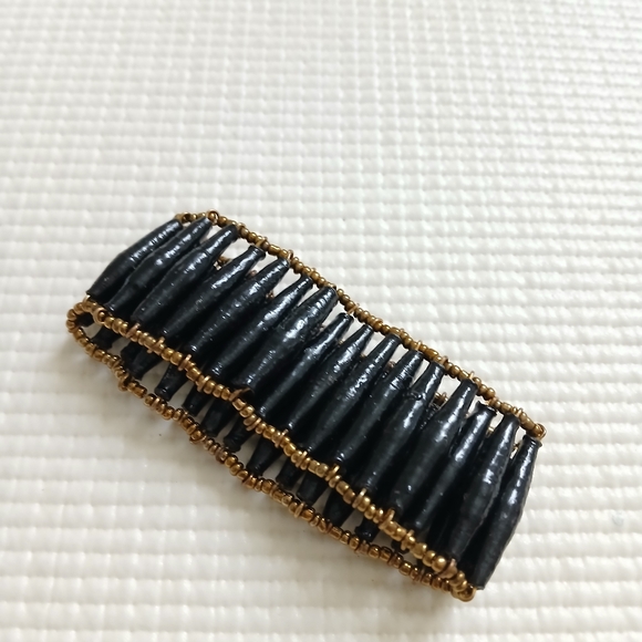 Vintage Beaded black/ gold stretched bracelet, mint - Picture 2 of 5